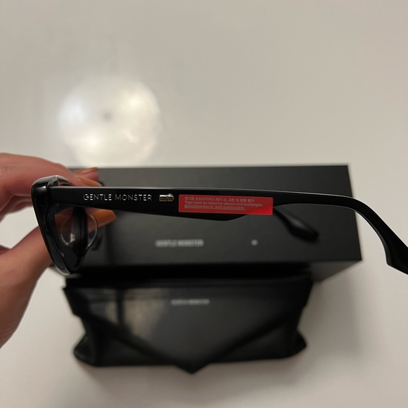 Gentle Monster Sunglass - Picture 5 of 5